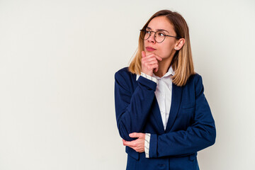 Young business caucasian woman isolated on white background looking sideways with doubtful and skeptical expression.