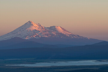 Wall Mural - Mount Shasta at sunset as seen from Hamaker Mountain in Klamath County Oregon.