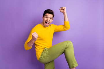 Canvas Print - Profile photo of delighted guy raise knee fists up open mouth cant believe isolated on magenta color background