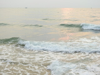 Poster - water wave in the sea at morning