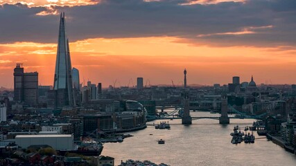 Wall Mural - Sunset to night time lapse view to the skyline of London with Tower Bridge and modern office skyscrapers along the Thames river, United Kingdom