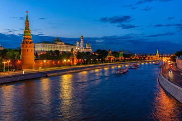 Fototapete - Moscow Kremlin, Kremlin Embankment and Moscow River at night in Moscow, Russia. Architecture and landmark of Moscow