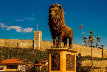 Wall Mural - SKOPJE, NORTH MACEDONIA: View from the Gotse Delchev bridge of Fortress Kale and the lion sculpture in the city center