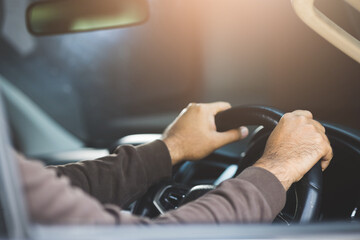 The hand is holding the steering wheel of the car Safe driving