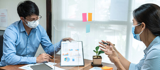 Aufkleber - Asian business man showing financial chart to colleagues and discussion about new project