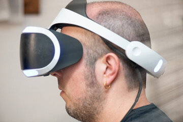 Canvas Print - Side view of a man wearing VR visor