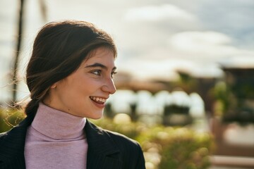 Poster - Young beautiful businesswoman smiling happy standing at the city.