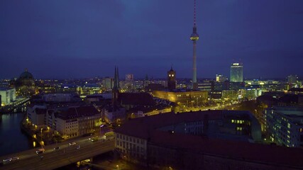 Fototapete - Aerial view of Berlin: Spree river at night, museum island, alexanderplatz and tv tower, Germany