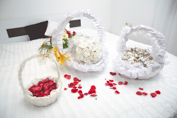 Canvas Print - Beautiful white baskets with gifts and surprises for guests on the bed