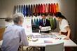 © Monet - 新しい商品のデザインを考えている企業の社員たち