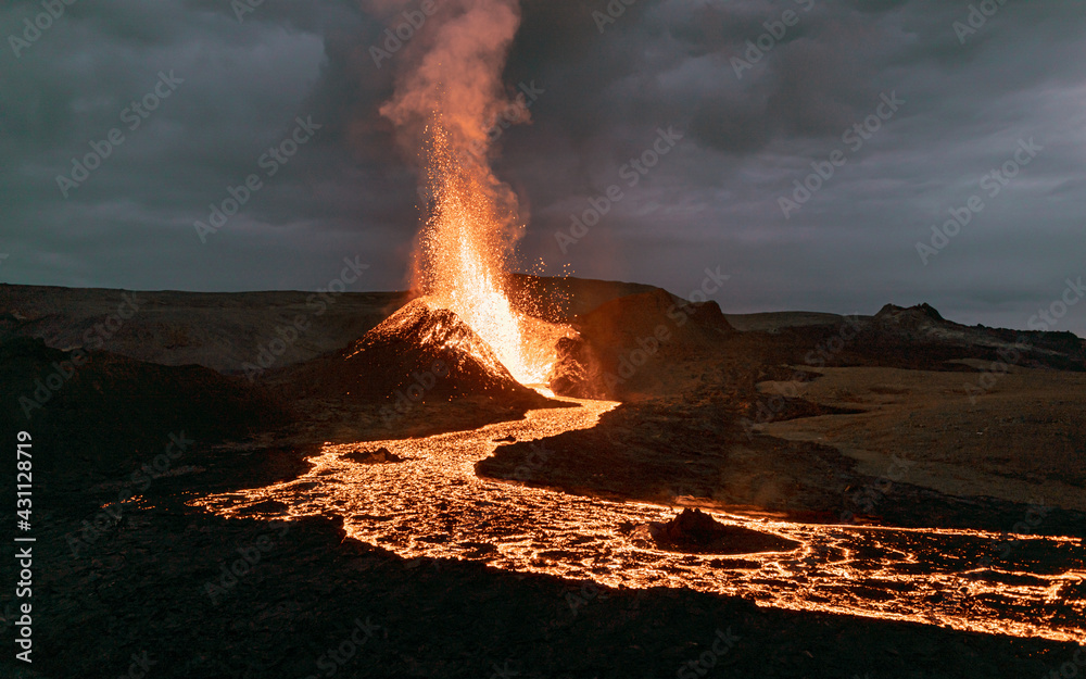 Exploding lava in the  erupting volcano in Iceland.  - obrazy, fototapety, plakaty 