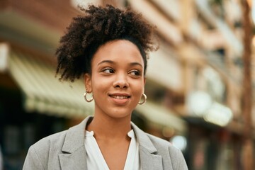 Poster - Young african american businesswoman smiling happy standing at the city.