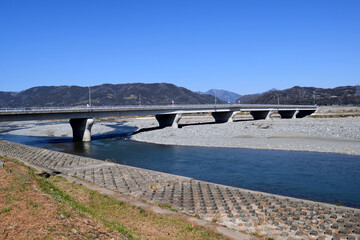 Wall Mural - 神奈川県松田 酒匂川遊歩道 足柄紫水大橋