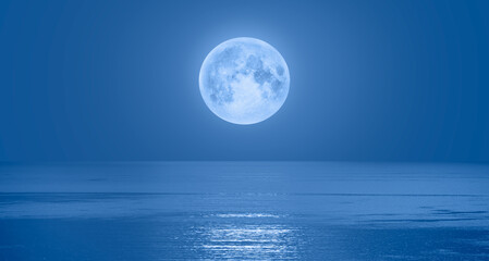 Aufkleber - Full moon rising over empty ocean at night 
