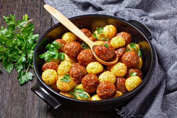 Poster - Meatballs and spaghetti balls top view, close-up