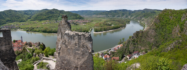 Wall Mural - Wachaupanorama Dürnstein mit Donauschlinge