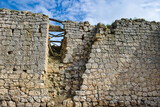 Fototapeta  - Antiguo muro de piedra en ruina en la villa de Villalba de los Alcolres, provincia de Valladolid, España