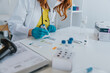 © Mareen Fischinger/Westend61 - General practitioner doing medical sample rapid diagnostic test at examination room