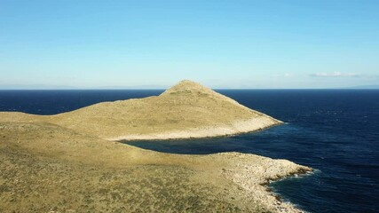 Wall Mural - Une extrémité du Cap Tenare dans le Magne au bord de la mer Méditerranée vers Kalamata, en Laconie, dans le Magne, dans le Péloponnèse, en Grèce, en été.