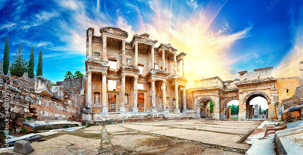 Panorama of Library of Celsus in Ephesus under dramatic sky - obrazy, fototapety, plakaty 