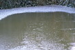 FU 2021-02-09 Eisbrunnen 10 zugefrorene Eisdecke mit Schnee