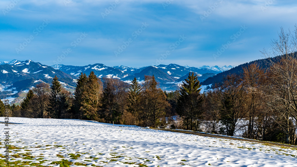 Foto de Stock Aussicht auf den Bregenzerwald und die Berge von Dornbirn ...