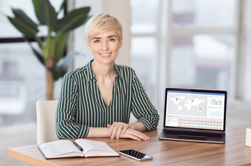 Aufkleber - Business lady researching market, using laptop in office