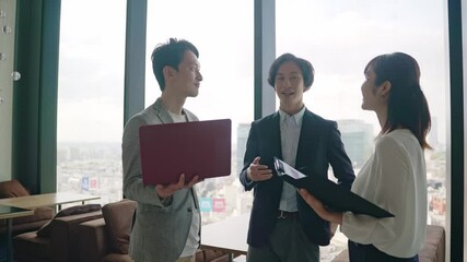 Poster - ミーティングするビジネスグループ　サークルショット　スローモーション