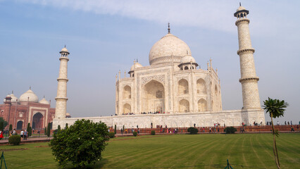 Wall Mural - Taj Mahal ivory-white marble mausoleum on the south bank of Yamuna river in Agra, India