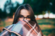 © Maksym - Fille avec un plaid au coucher du soleil