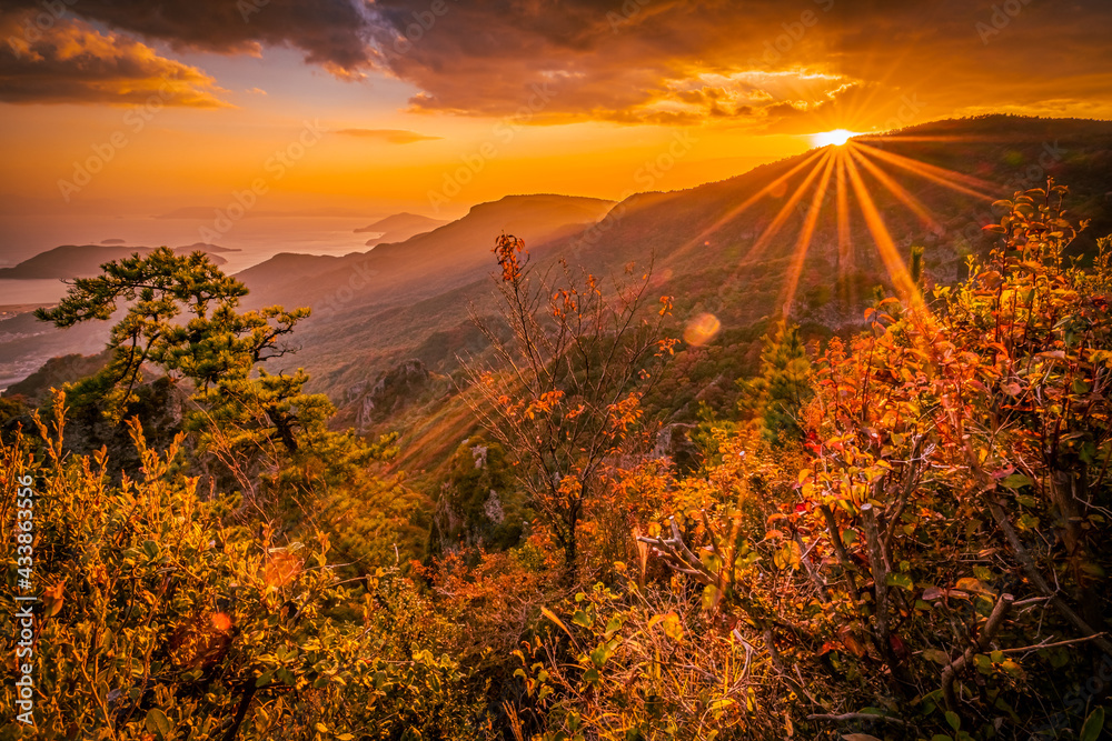 香川県 小豆島】秋の夕方の寒霞渓の自然風景 Stock Photo | Adobe Stock