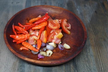 Canvas Print - Closeup shot of an appetizing healthy salad on a wooden plate