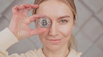 Aufkleber - close up happy woman with blond hair showing coin bitcoin
