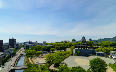 Wall Mural - 熊本城付近の坪井川と街並み景色 Tsuboi River and cityscape near Kumamoto Castle (復興工事完了・足場が外れた天守閣) (Reconstruction work completed, castle tower with scaffolding removed) 日本2021年春 Photographed in spring 2021 in Japan 