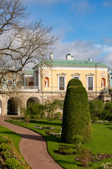 Canvas Print - old house in the park