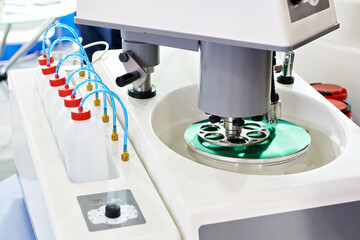 Grinding and polishing laboratory system