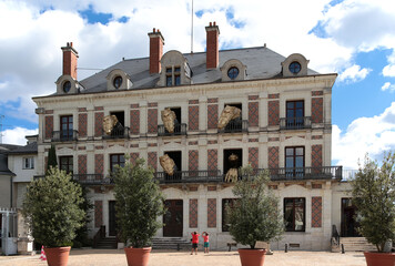 Wall Mural - blois, france. house of magic facade with dragons