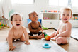 © Rawpixel.com - Babies playing together in a play room