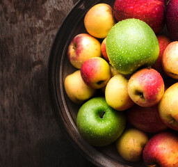 Wall Mural - Fresh apples in a bowl
