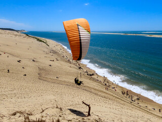 Poster - Parapente au dessus de la dune du Pilat, bassin d’Arcachon en Gironde