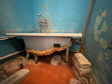 Old Vintage Dirty Broken Bathroom. Trash Repairs.