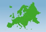 Fototapeta Las - Silueta verde de Europa física con los limites entre países sobre cielo azul