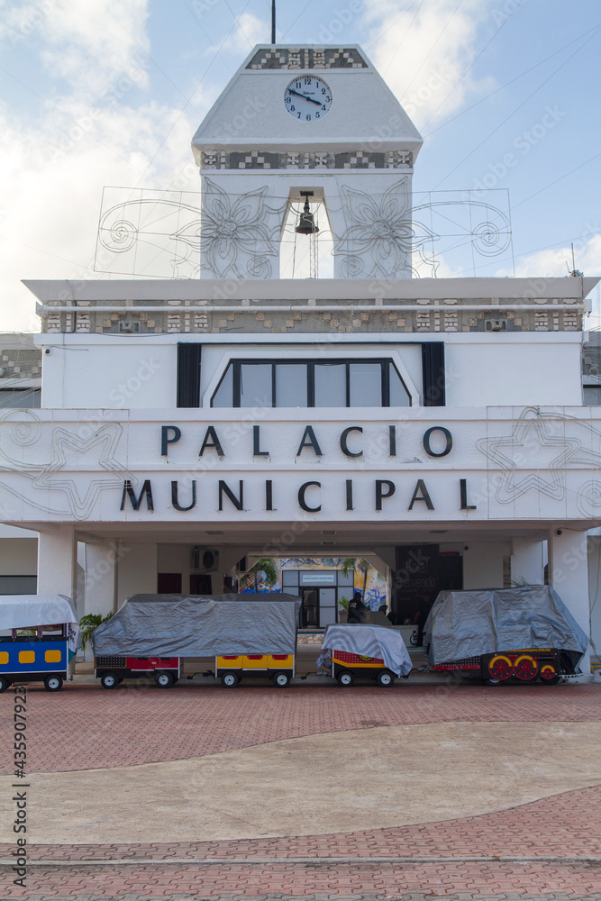 Palacion Municipal o Ayuntamiento en el pueblo o ciudad de Playa del ...