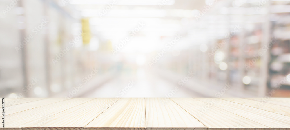 Wood table top with supermarket grocery store blurred background with bokeh light for product display - obrazy, fototapety, plakaty 