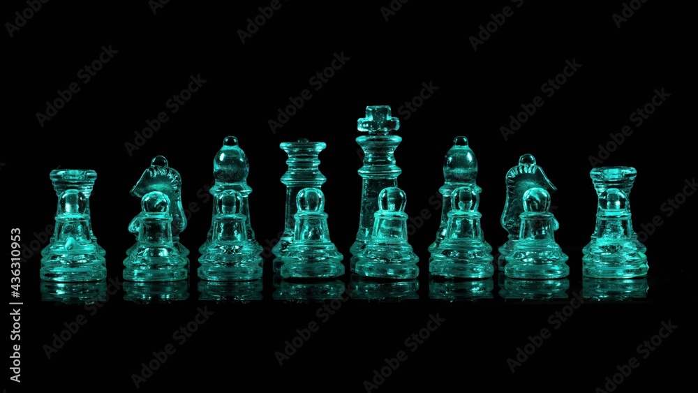 Szklane figury szachowe podświetlone światłem rgb makro - obrazy, fototapety, plakaty 