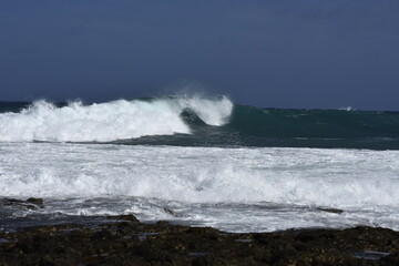 Sticker - the waves of the sea demonstrate their power