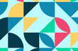 Patrón de formas geométricas coloridas sobre fondo azul claro