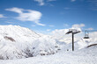 Skifahren in Darbandsar im Iran. Im Hintergrund ist der Damavand, der höchste Berg des Iran, im Albers-Gebirge zu sehen. 
