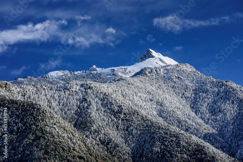 Fototapeta Pireneje  punta-fuesa-widziana-z-doliny-pineta-park-narodowy-ordesa-i-monte-perdido-aragonia-hiszpania-pireneje