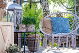 Fototapeta  - Miejsce wypoczynku w ogrodzie,wisząca huśtawka